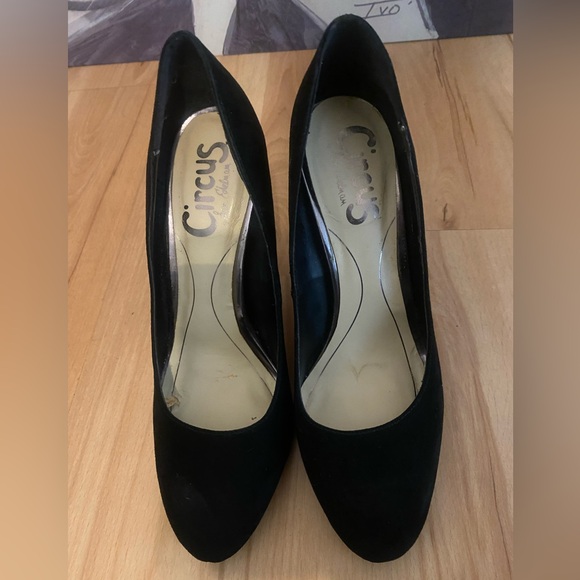 👠✨3 for $45 Circus by Sam Edelman Suede Almond Toe Pump. Color: Black. Size: 7M - Picture 6 of 9